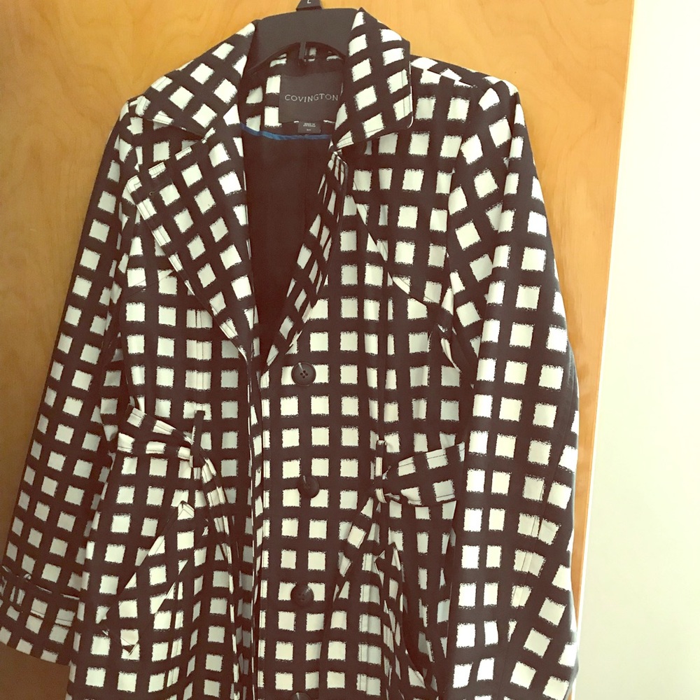 Eye catching Covington trench